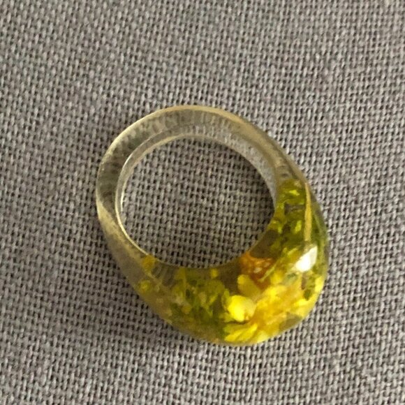 Vintage Estate 70s Lucite Daisy Wildflower Flower Dome Chunky Fairy Boho Ring - Picture 4 of 5